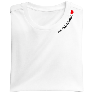 Тениска с бродерия "Не си сама"